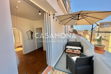 (SOLD) Bright Mediterranean attic apartment perched by the sea (SOLD) Bright Mediterranean attic apartment perched by the sea
