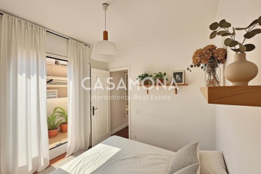 (SOLD) Bright Mediterranean attic apartment perched by the sea (SOLD) Bright Mediterranean attic apartment perched by the sea