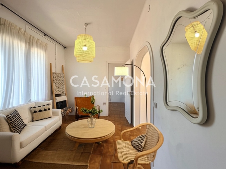 (SOLD) Bright Mediterranean attic apartment perched by the sea