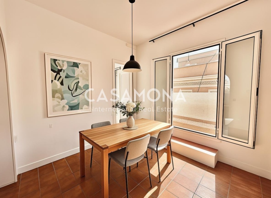 (SOLD) Bright Mediterranean attic apartment perched by the sea