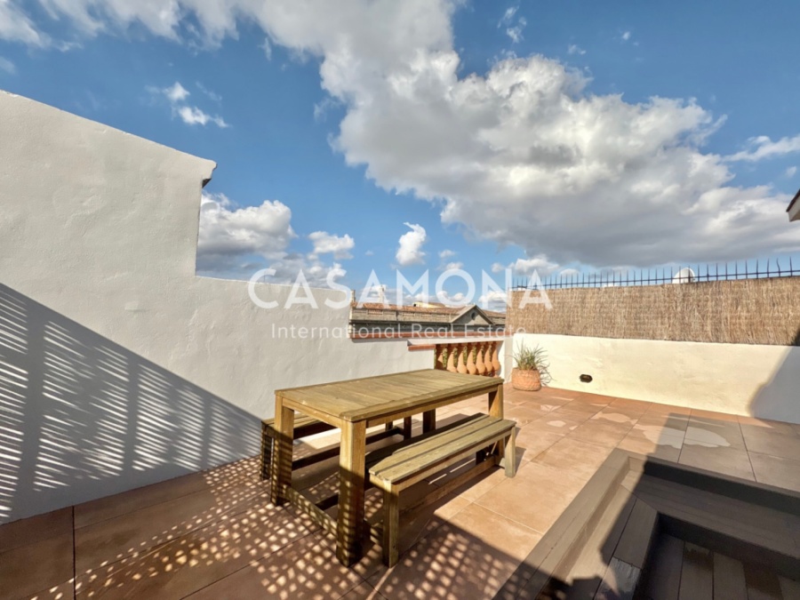 (SOLD) Modern 1-Bedroom Penthouse with Exclusive Terrace and Exceptional City Views
