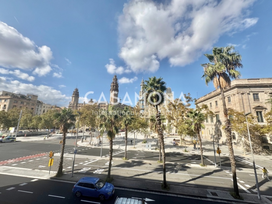 Apartament de 3 Dormitoris Totalment Renovado a Port Vell que Combina l’Encant Històric i l’Elegància Moderna