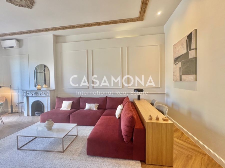 Fully Renovated 3-Bedroom Apartment in Port Vell Combining Historic Charm and Modern Elegance
