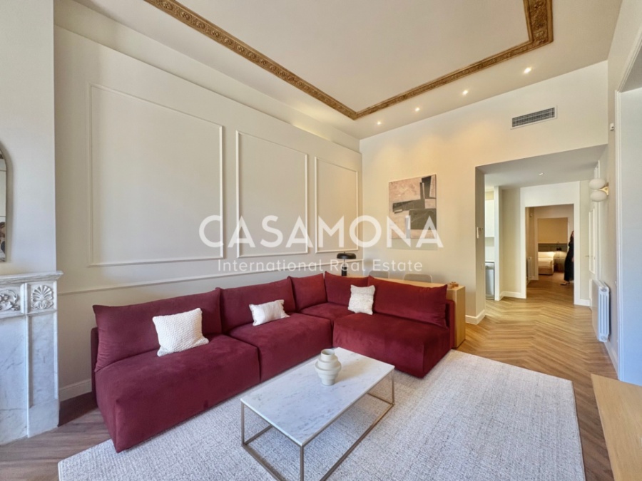 Fully Renovated 3-Bedroom Apartment in Port Vell Combining Historic Charm and Modern Elegance