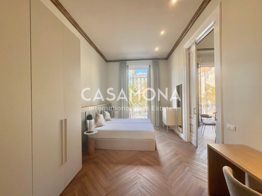 Fully Renovated 3-Bedroom Apartment in Port Vell Combining Historic Charm and Modern Elegance