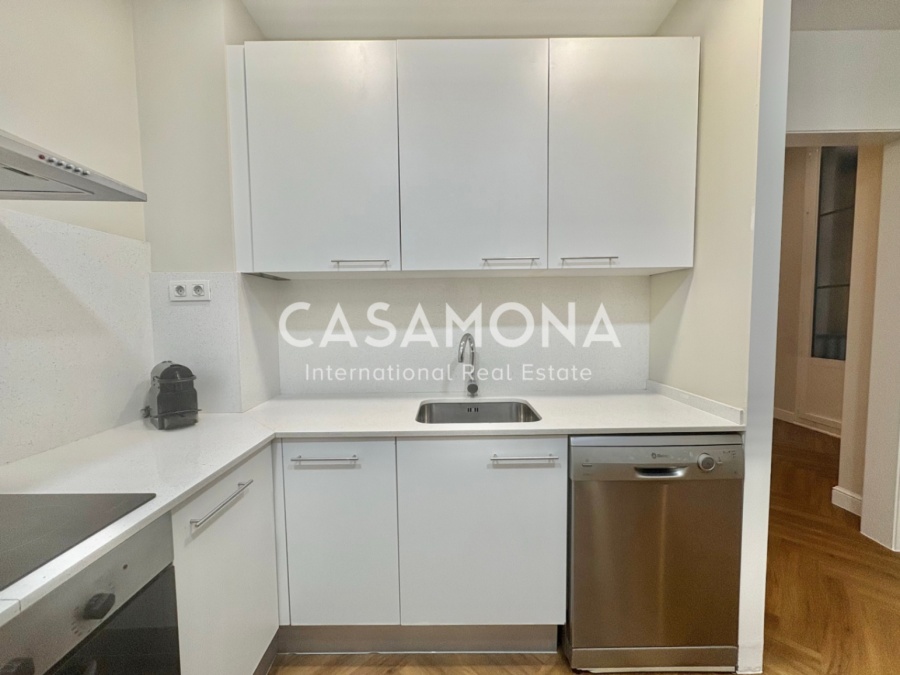 Vollständig renovierte 3-Zimmer-Wohnung in Port Vell, die historischen Charme mit moderner Eleganz verbindet. Vollständig renovierte 3-Zimmer-Wohnung in Port Vell, die historischen Charme mit moderner Eleganz verbindet.