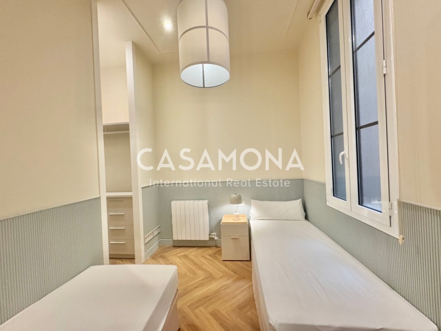 Apartament de 3 Dormitoris Totalment Renovado a Port Vell que Combina l’Encant Històric i l’Elegància Moderna