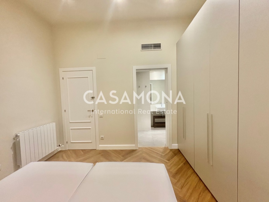 Apartament de 3 Dormitoris Totalment Renovado a Port Vell que Combina l’Encant Històric i l’Elegància Moderna