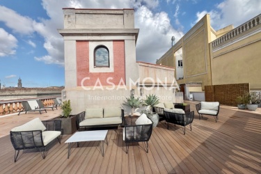 Elegant pis de 3 habitacions amb piscina, una enorme terrassa i vistes excepcionals de la ciutat. Elegant pis de 3 habitacions amb piscina, una enorme terrassa i vistes excepcionals de la ciutat.