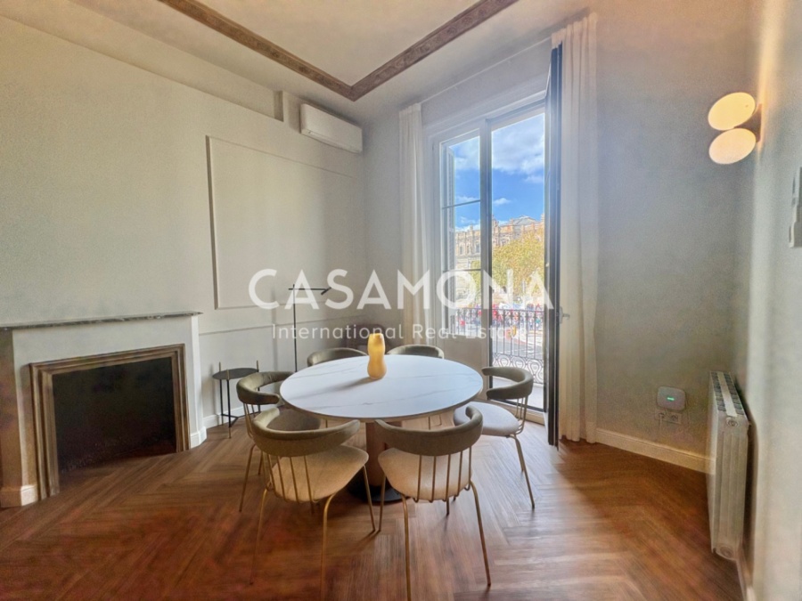 Elegant pis de 3 habitacions amb piscina, una enorme terrassa i vistes excepcionals de la ciutat.