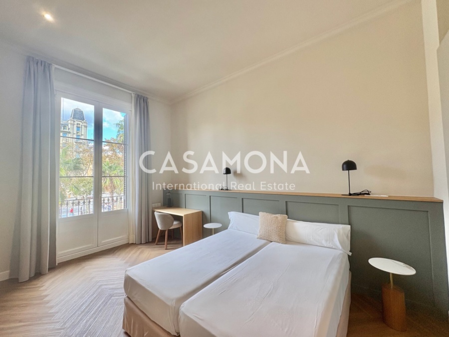 Elegant pis de 3 habitacions amb piscina, una enorme terrassa i vistes excepcionals de la ciutat.