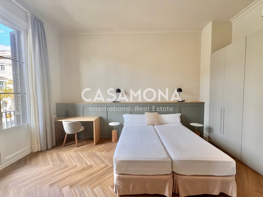 Elegant pis de 3 habitacions amb piscina, una enorme terrassa i vistes excepcionals de la ciutat.