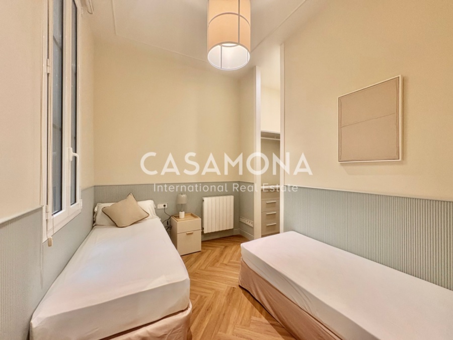 Elegant 3-Bedroom Apartment with a swimming pool, a huge terrace and with Exceptional City Views