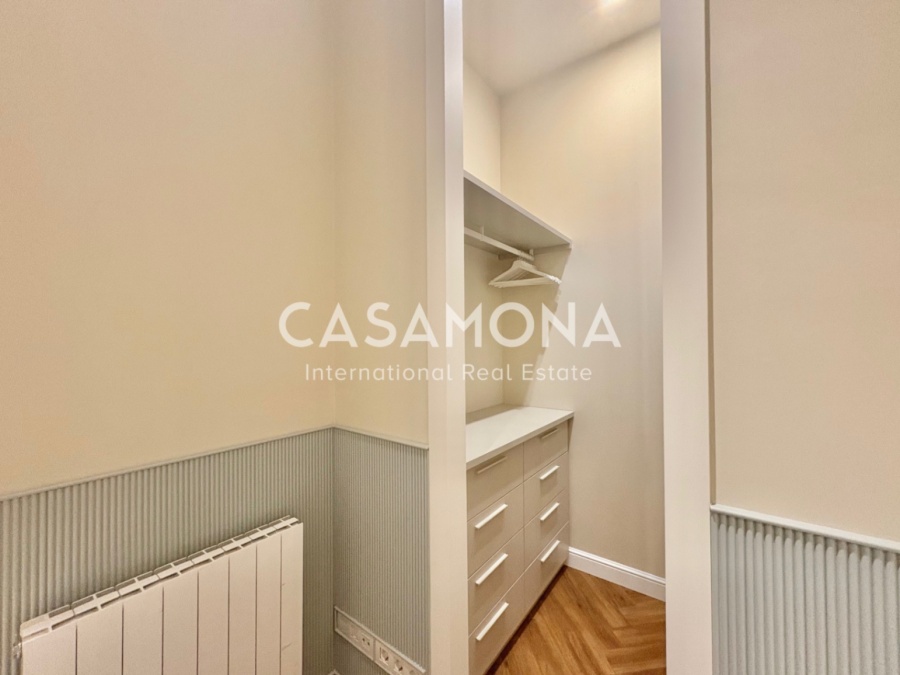 Elegant pis de 3 habitacions amb piscina, una enorme terrassa i vistes excepcionals de la ciutat.