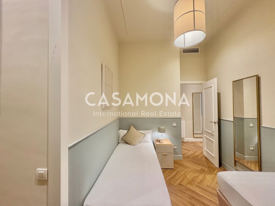 Elegant pis de 3 habitacions amb piscina, una enorme terrassa i vistes excepcionals de la ciutat.