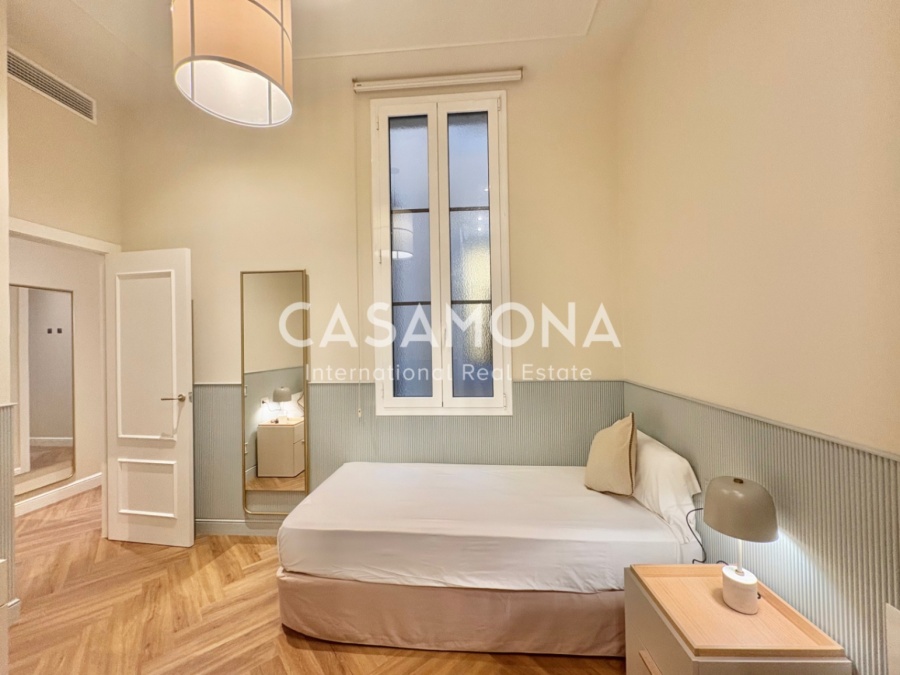 Elegant 3-Bedroom Apartment with a swimming pool, a huge terrace and with Exceptional City Views