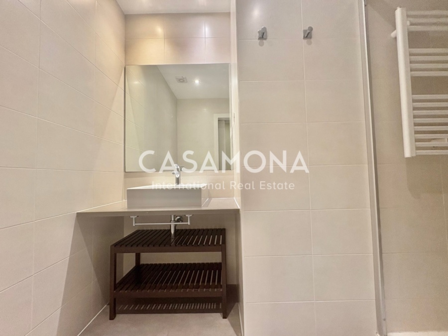 Elegant pis de 3 habitacions amb piscina, una enorme terrassa i vistes excepcionals de la ciutat.