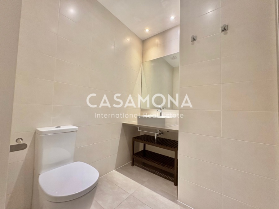 Elegant 3-Bedroom Apartment with a swimming pool, a huge terrace and with Exceptional City Views
