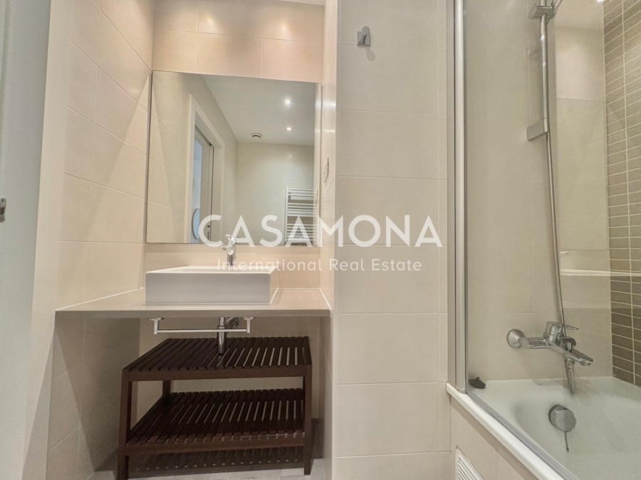 Elegant 3-Bedroom Apartment with a swimming pool, a huge terrace and with Exceptional City Views