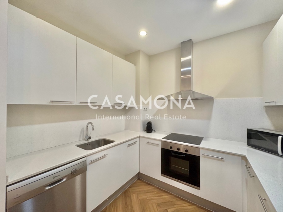 Elegant pis de 3 habitacions amb piscina, una enorme terrassa i vistes excepcionals de la ciutat.