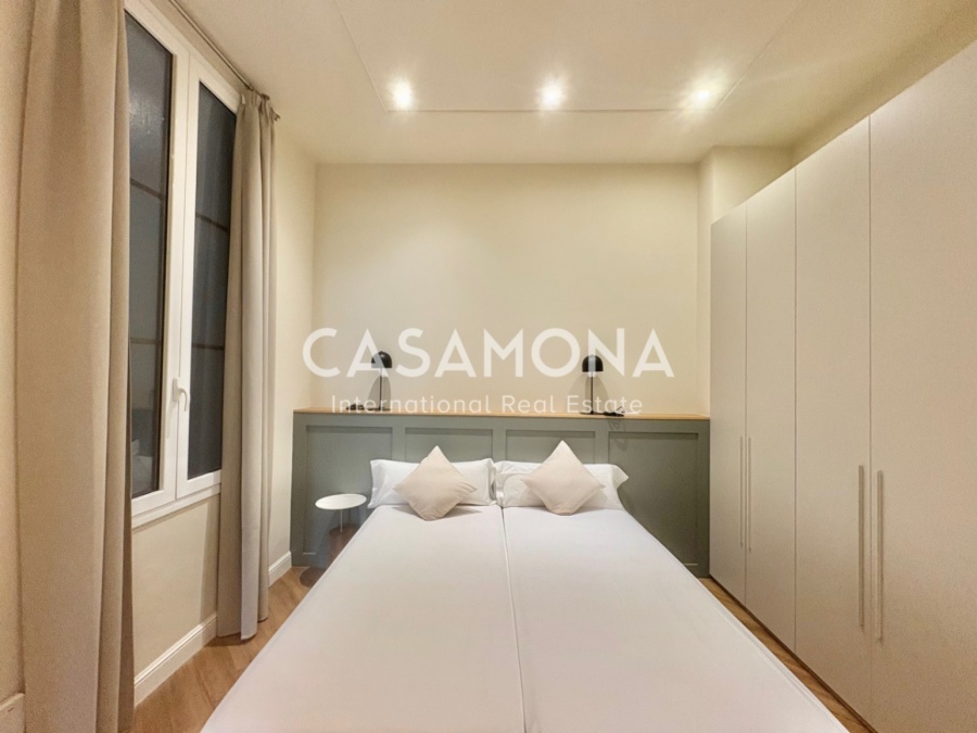 Elegant 3-Bedroom Apartment with a swimming pool, a huge terrace and with Exceptional City Views
