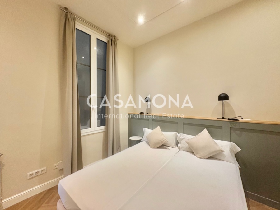 Elegant 3-Bedroom Apartment with a swimming pool, a huge terrace and with Exceptional City Views