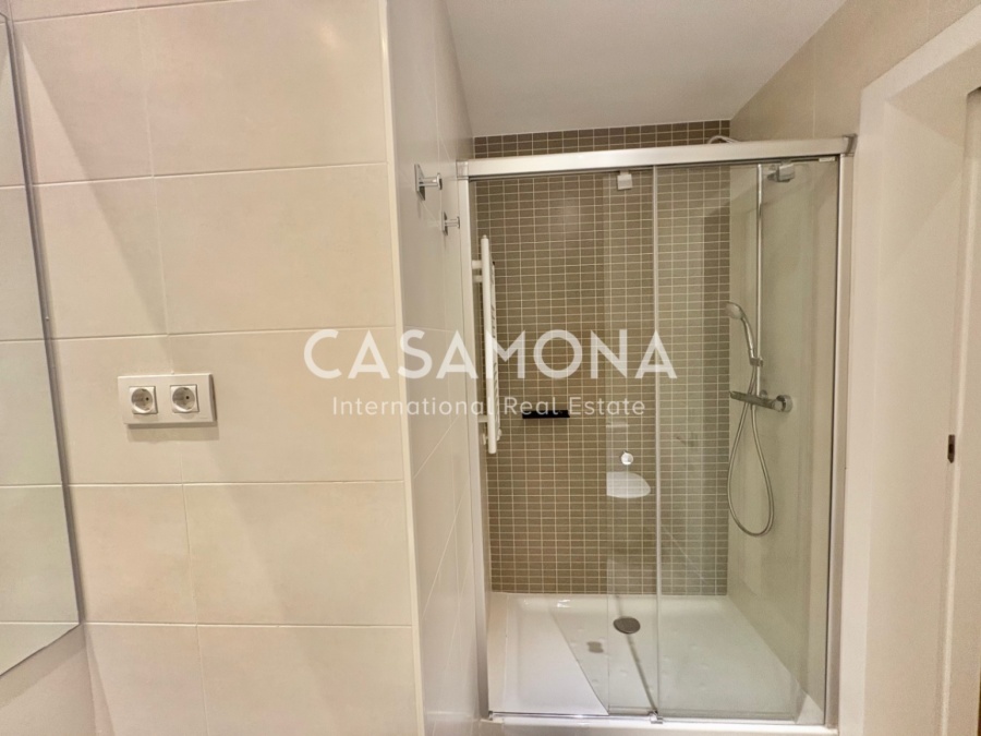 Elegant 3-Bedroom Apartment with a swimming pool, a huge terrace and with Exceptional City Views