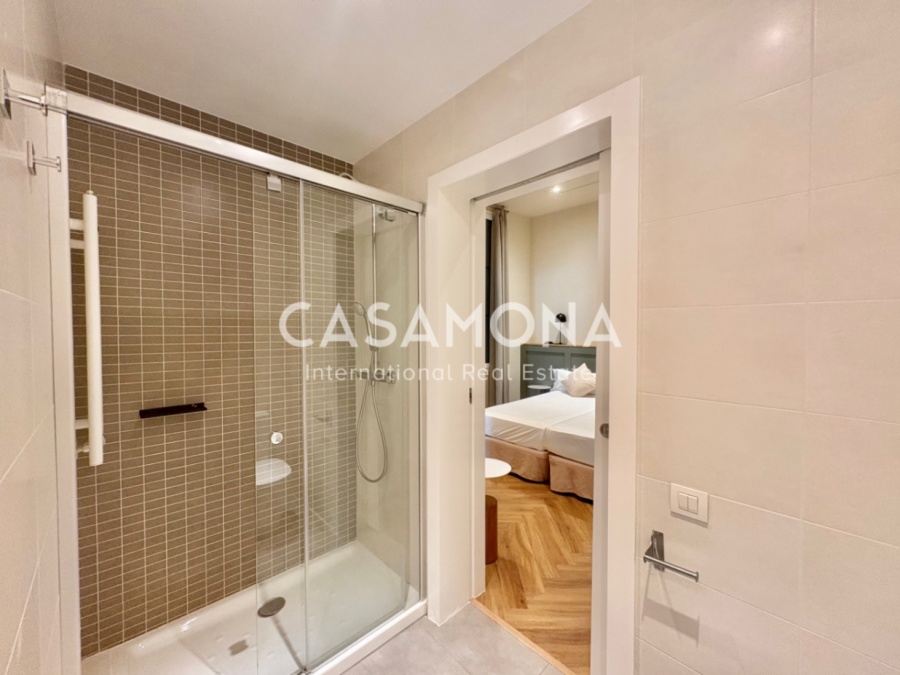 Elegant 3-Bedroom Apartment with a swimming pool, a huge terrace and with Exceptional City Views