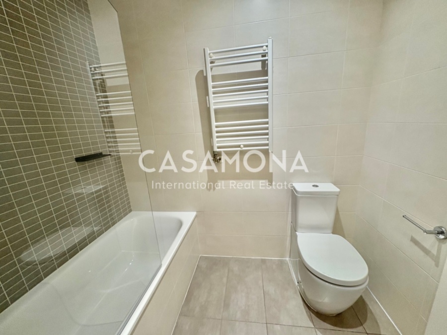 Elegant 3-Bedroom Apartment with a swimming pool, a huge terrace and with Exceptional City Views