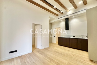 Apartamento en El Born con dos habitaciones y balcones soleados Apartamento en El Born con dos habitaciones y balcones soleados
