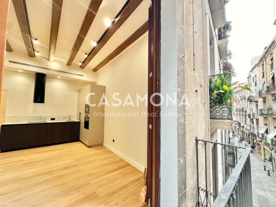 Appartement à El Born avec deux chambres et balcons ensoleillés
