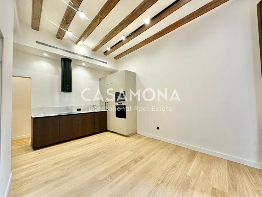 Appartement à El Born avec deux chambres et balcons ensoleillés