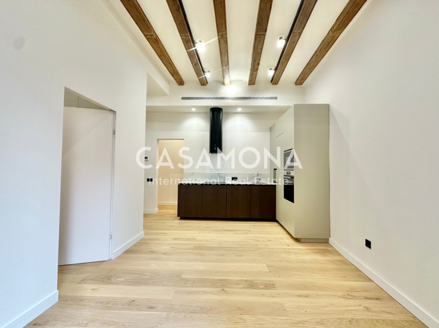 El Born Apartment mit zwei Schlafzimmern und sonnigen Balkonen