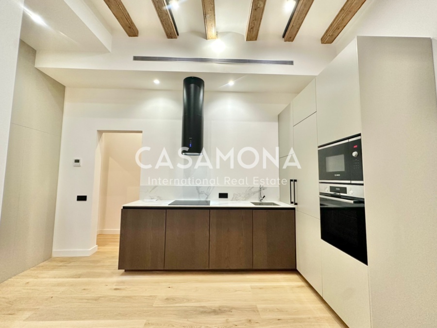 Appartement à El Born avec deux chambres et balcons ensoleillés