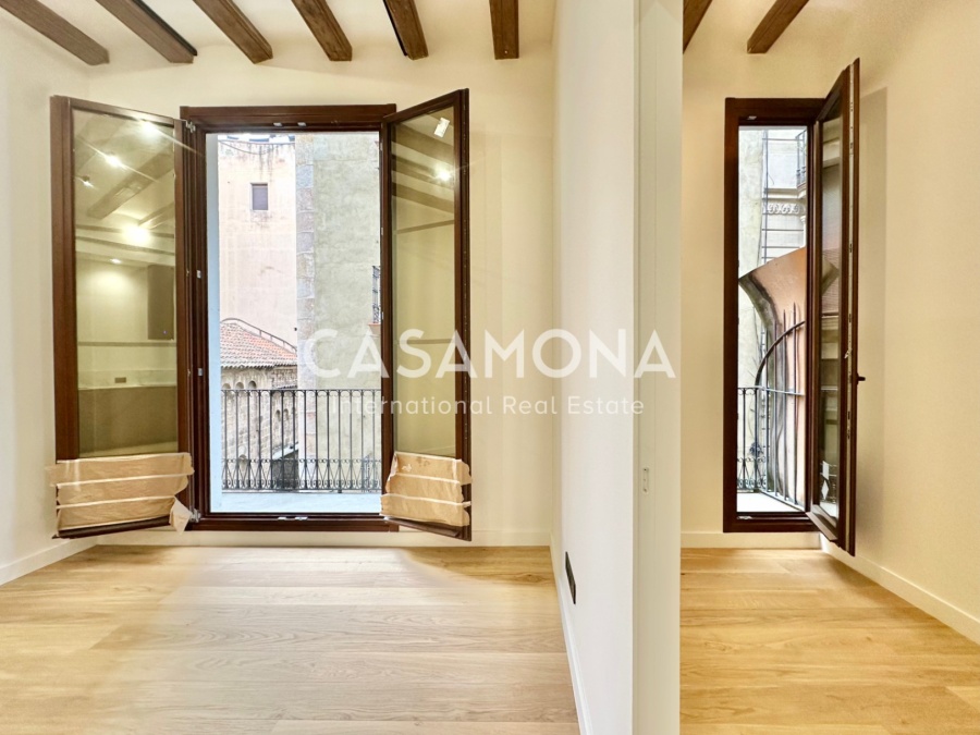 Appartement à El Born avec deux chambres et balcons ensoleillés