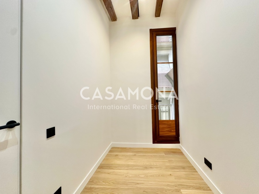 Appartement à El Born avec deux chambres et balcons ensoleillés