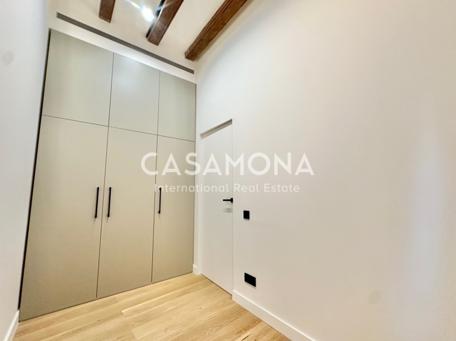 Appartement à El Born avec deux chambres et balcons ensoleillés