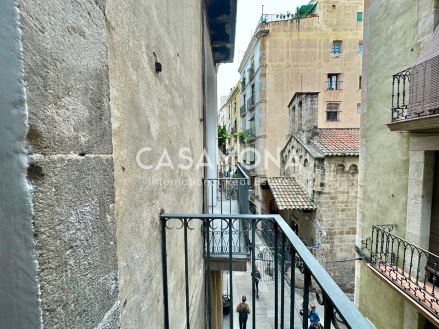 Appartement à El Born avec deux chambres et balcons ensoleillés