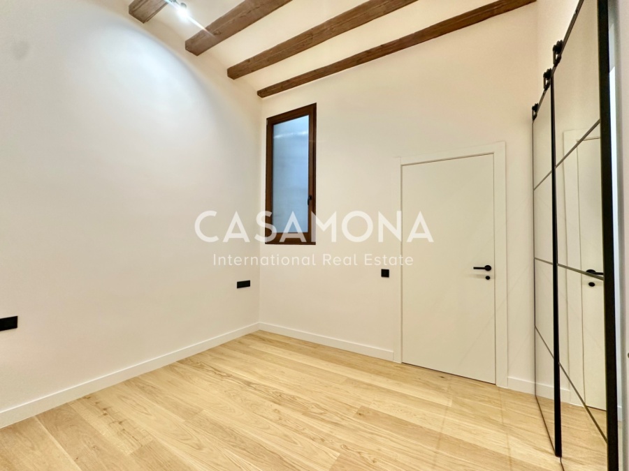 Appartement à El Born avec deux chambres et balcons ensoleillés