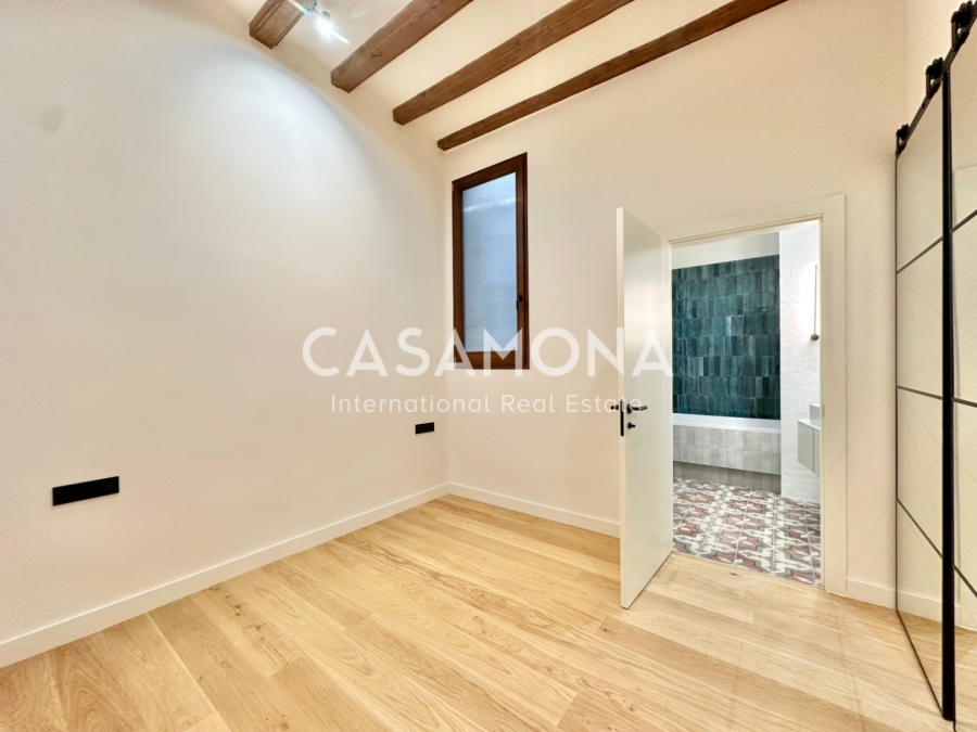 Appartement à El Born avec deux chambres et balcons ensoleillés