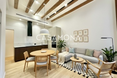 Pis a El Born amb dues habitacions i balcons assolellats