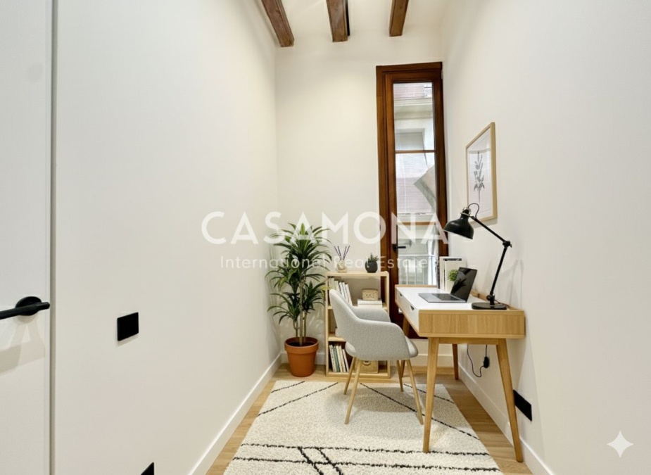Pis a El Born amb dues habitacions i balcons assolellats