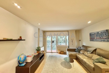 (VENUT) Apartament Renovado de 2 Habitacions amb Balcó i Espai Obert Ampli a l’Eixample Esquerra