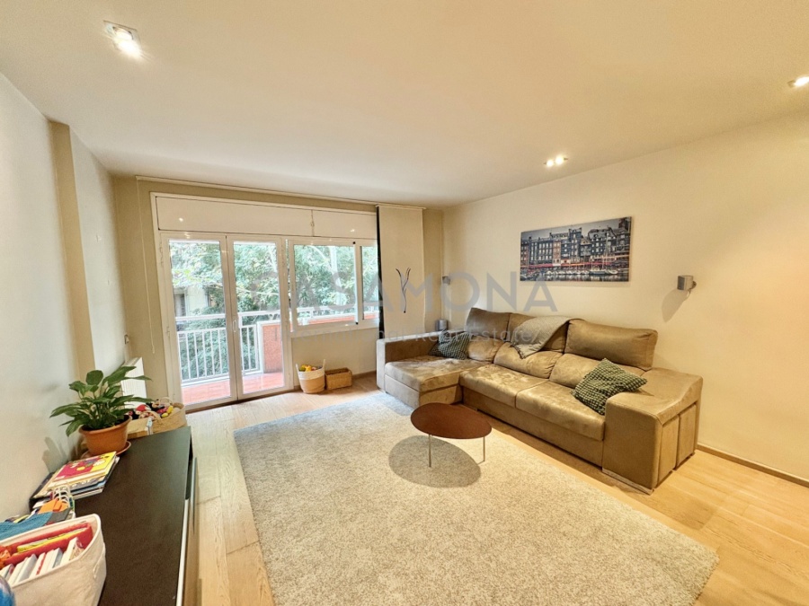 Renovierte 2-Zimmer-Wohnung mit Balkon und offenem, großzügigem Grundriss in Eixample Esquerra Renovierte 2-Zimmer-Wohnung mit Balkon und offenem, großzügigem Grundriss in Eixample Esquerra