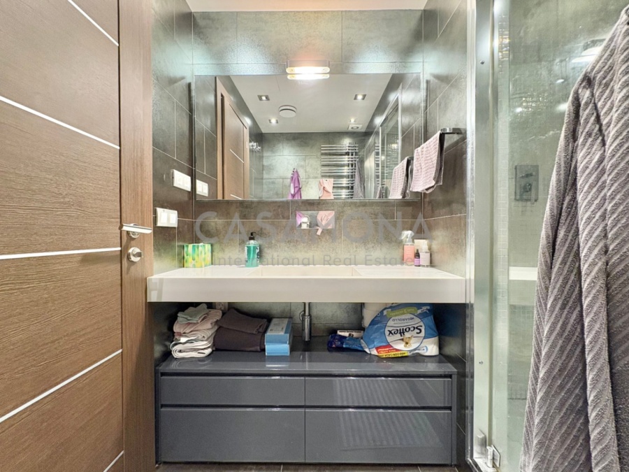 (SOLD) Renovated 2-Bedroom Apartment with Balcony and Spacious Open Layout in Eixample Esquerra (SOLD) Renovated 2-Bedroom Apartment with Balcony and Spacious Open Layout in Eixample Esquerra