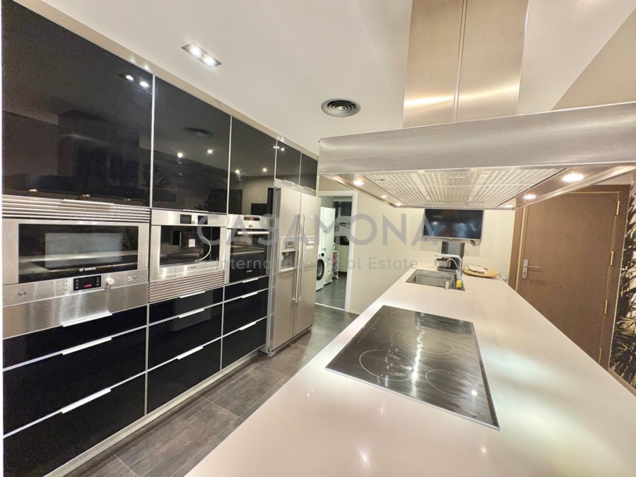 (SOLD) Renovated 2-Bedroom Apartment with Balcony and Spacious Open Layout in Eixample Esquerra (SOLD) Renovated 2-Bedroom Apartment with Balcony and Spacious Open Layout in Eixample Esquerra