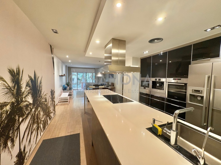 (SOLD) Renovated 2-Bedroom Apartment with Balcony and Spacious Open Layout in Eixample Esquerra (SOLD) Renovated 2-Bedroom Apartment with Balcony and Spacious Open Layout in Eixample Esquerra