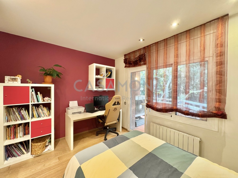 (SOLD) Renovated 2-Bedroom Apartment with Balcony and Spacious Open Layout in Eixample Esquerra (SOLD) Renovated 2-Bedroom Apartment with Balcony and Spacious Open Layout in Eixample Esquerra