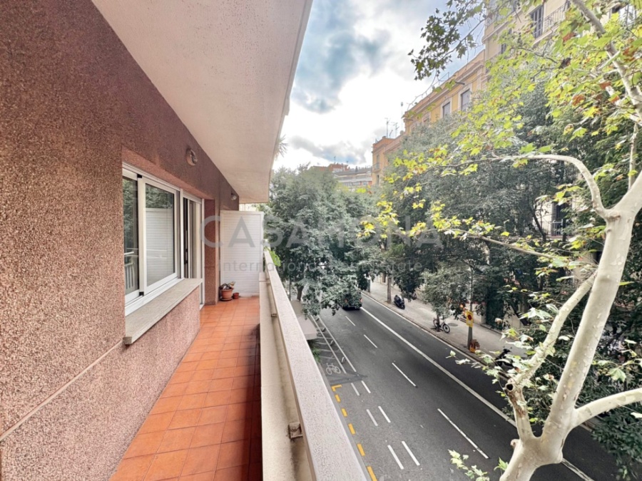 Renovierte 2-Zimmer-Wohnung mit Balkon und offenem, großzügigem Grundriss in Eixample Esquerra Renovierte 2-Zimmer-Wohnung mit Balkon und offenem, großzügigem Grundriss in Eixample Esquerra
