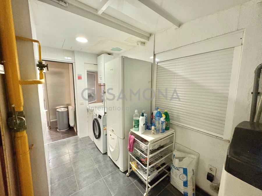 (SOLD) Renovated 2-Bedroom Apartment with Balcony and Spacious Open Layout in Eixample Esquerra (SOLD) Renovated 2-Bedroom Apartment with Balcony and Spacious Open Layout in Eixample Esquerra
